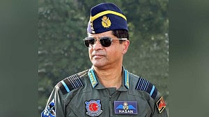 সংযুক্ত আরব আমিরাত সফরে বিমান বাহিনী প্রধান