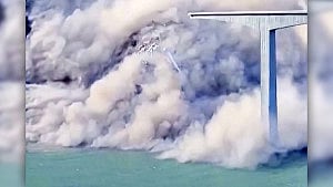 চালুর কয়েক মাস পরই ভেঙে পড়ল চীনের এই সেতু