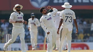 Kuldeep keeps India alive