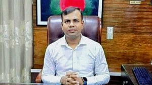 ‘চাচাকে বাবা বানানো’ ইউএনও কামাল ওএসডি