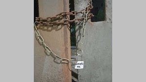 ‘Chhatra League’ locks five buildings at DU