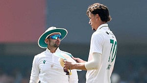 Jansen hurts India as S Africa sense victory