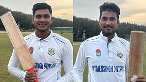সাদিকুর, মাহফিজুল, নাঈম শেখের সেঞ্চুরির দিনে অপেক্ষায় মুমিনুল