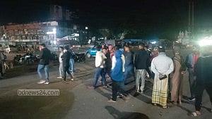 মানিকগঞ্জে এক ঘণ্টায় চার হাতবোমা বিস্ফোরণ, আহত ২