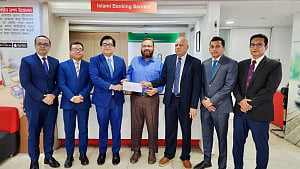 প্রগতি ইন্স্যুরেন্স ও মিডল্যান্ড ব্যাংকের প্রথম ব্যাংকাস্যুরেন্স দাবি নিষ্পত্তি