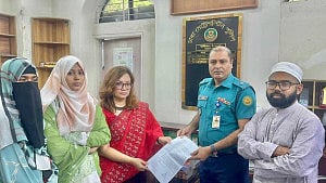 4 sued for spreading ‘indecent’ DU teacher photo