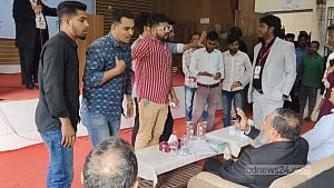 ‘অভ্যুত্থানবিরোধী মন্তব্য’: নারায়ণগঞ্জে ছাত্রদের তোপের মুখে বিকেএমইএ সভাপতি