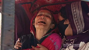 নোয়াখালীতে যুবককে পিটিয়ে হত্যা করে লাশ ফেলে গেছে ডোবায়