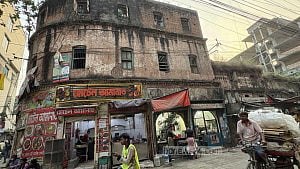 Crumbling buildings: Quakes send Old Dhaka on edge