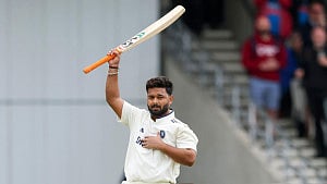 পান্তকে ফিরিয়ে দক্ষিণ আফ্রিকার অপেক্ষায় ভারত