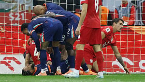 Dutch move to within a point of WC berth