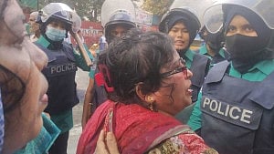 ‘পুলিশের হামলার’ প্রতিবাদে সরকারি প্রাথমিকে কর্মবিরতির ঘোষণা