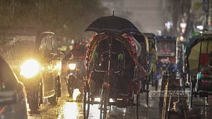 মোনথার প্রভাবে বৃষ্টি, সাগরে ফের লঘুচাপের আভাস