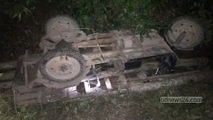 শেরপুরে কাঠবোঝাই ভ্যান উল্টে নিহত চালক