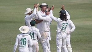 S Africa eye sweep as India start chase poorly