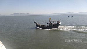 Arakan Army abducts 12 fishermen on two trawlers