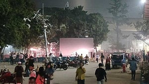 রাতে টিএসসিতে হাতবোমা বিস্ফোরণ