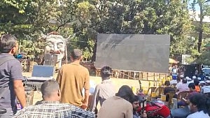 শেখ হাসিনার রায় দেখতে টিএসসিতে অপেক্ষা