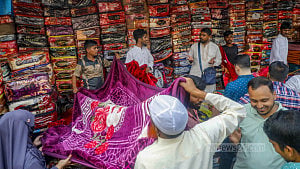 Blanket markets swell as cool winds settle