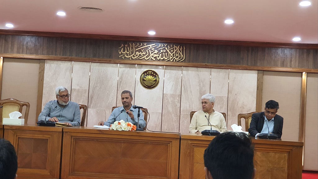 জুলাই সনদ বাস্তবায়ন প্রক্রিয়া ও গণভোট আয়োজন নিয়ে সরকারের অবস্থান তুলে ধরতে ৩ নভেম্বর সংবাদ সম্মেলনে আসেন আইন উপদেষ্টা আসিফ নজরুল।
