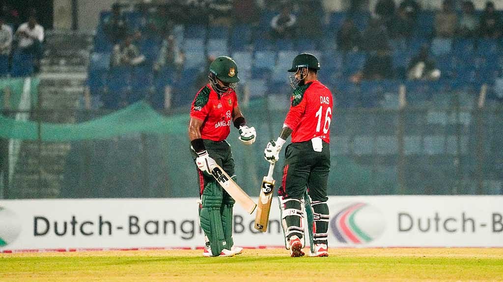 রেকর্ড গড়া জয়ে সমতা ফেরাল বাংলাদেশ