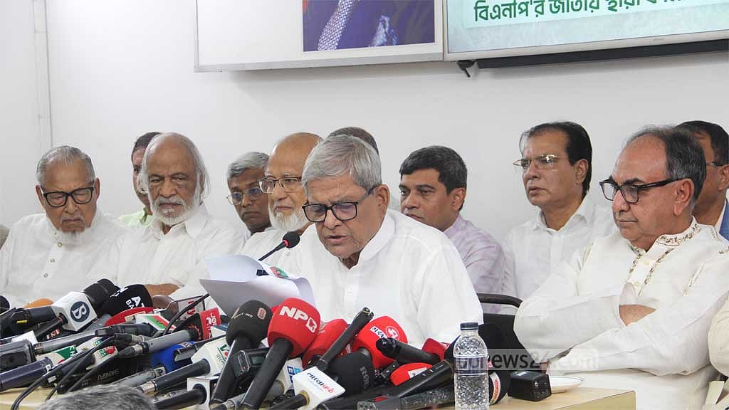 বিএনপি মহাসচিব মির্জা ফখরুল ইসলাম আলমগীর গেল ৩ নভেম্বর দলের প্রাথমিক প্রার্থী তালিকা ঘোষণা করেন।