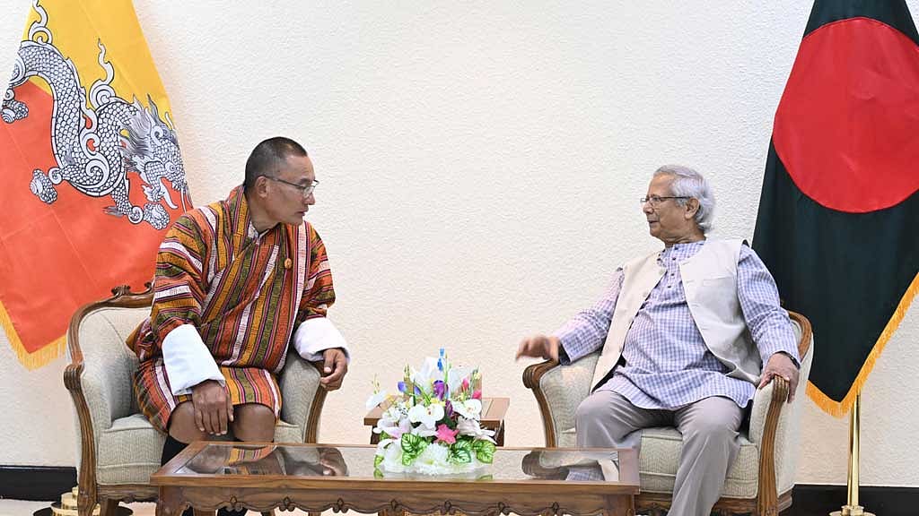 বাংলাদেশ ও ভুটানের মধ্যে দুই সমঝোতা স্মারক সই হওয়ার আগে মুহাম্মদ ইউনূস ও শেরিং টোবগে একান্তে বৈঠক করেন।