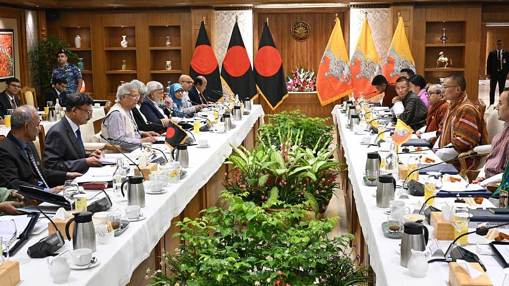 মুহাম্মদ ইউনূস ও শেরিং টোবগের নেতৃত্বে শনিবার বাংলাদেশ ও ভুটানের মধ্যে দ্বিপক্ষীয় বৈঠক হয়।