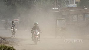 Dusty hassle on Dhaka-Narayanganj highway