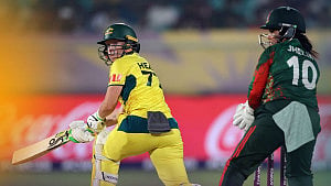 হিলির আরেকটি সেঞ্চুরিতে পিষ্ট বাংলাদেশ, সেমিতে অস্ট্রেলিয়া
