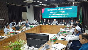 Ex-officers urge swift control by EC