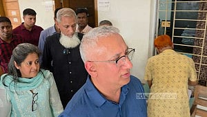 আত্মসমর্পণ করে জামিন পেলেন গ্রামীণফোনের সিইওসহ ৩ জন