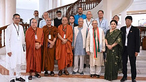 প্রবারণা পূর্ণিমা উপলক্ষে প্রধান উপদেষ্টার সঙ্গে বৌদ্ধ প্রতিনিধিদের শুভেচ্ছা বিনিময়