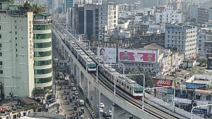 মেট্রোরেল চলছে ‘পুরো পথে’