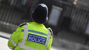 UK police bust gang 'smuggling' stolen phones to China