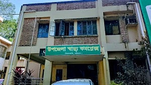 চট্টগ্রামে অটোরিকশা-পিকআপ ভ্যান সংঘর্ষে মা ও ছেলের মৃত্যু
