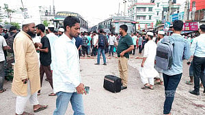 Protests over July fighter’s 'harassment' block Dhaka-Mymensingh road