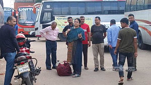 ময়মনসিংহ থেকে সব রুটে বাস চলাচল বন্ধ, ভোগান্তি