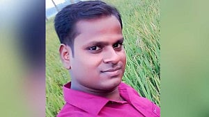 নওগাঁয় সড়কের পাশ থেকে যুবকের মরদেহ উদ্ধার