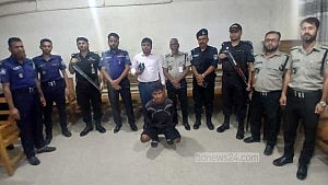 যাত্রীবাহী বাসে মাদক পাচার, ইয়াবাসহ সুপারভাইজার গ্রেপ্তার