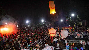 প্রবারণা পূর্ণিমায় ফানুস উৎসব