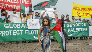 ফ্লোটিলার বহর আটকে দেওয়ায় ঢাকায় বিক্ষোভ