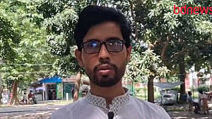 আঙুলের অমোচনীয় কালি ‘উঠে যাওয়ার’ অভিযোগ শিবিরের ভিপি প্রার্থীর