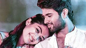 বাগদান সারলেন রাশমিকা–বিজয়, সত্যি নাকি গুঞ্জন?