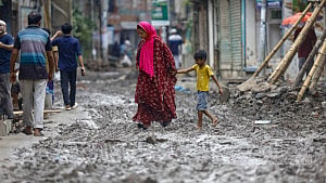 সংস্কারের দুর্ভোগ গেন্ডারিয়ায়