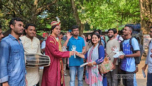 ছুটির পর রাকসুর প্রচারে ভোটের আমেজ