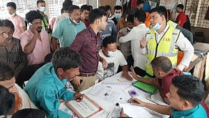 রূপনগরে আগুন: মুখ পুড়ে অঙ্গার, সারোয়ারের লাশ মিলল জোড়া আঙ্গুল দেখে
