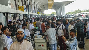 অগ্নিকাণ্ডে ভোগান্তি বিমান যাত্রীদের