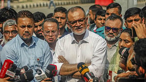 তিন দিন ‘নন শিডিউলড’ ফ্লাইটের খরচ মওকুফ: উপদেষ্টা