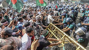 ৩ ঘণ্টা পর শাহবাগ ছাড়লেন এমপিও শিক্ষকরা